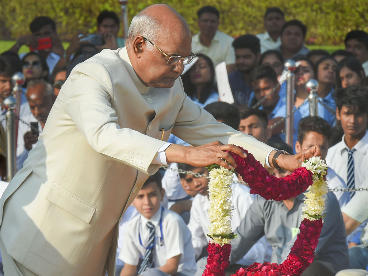 Leaders pays tribute mahatma gandhi Photo Gallery - Sakshi19