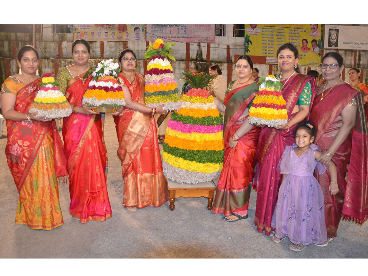 bathukamma celebrations in hyderabad Photo Gallery - Sakshi5