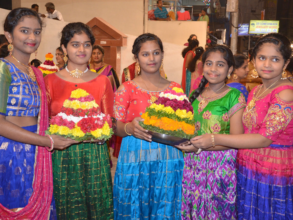 bathukamma celebrations in hyderabad Photo Gallery - Sakshi6