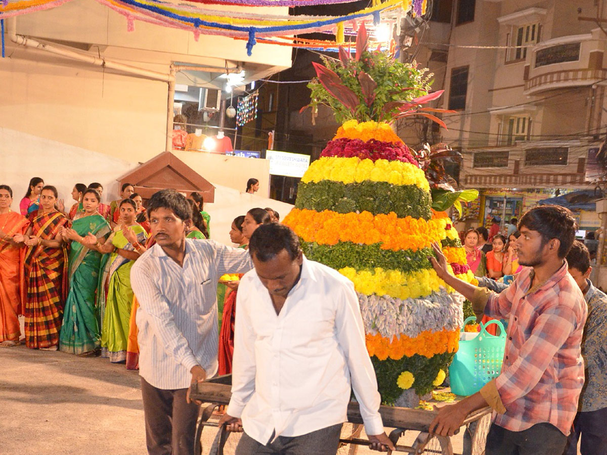 bathukamma celebrations in hyderabad Photo Gallery - Sakshi9