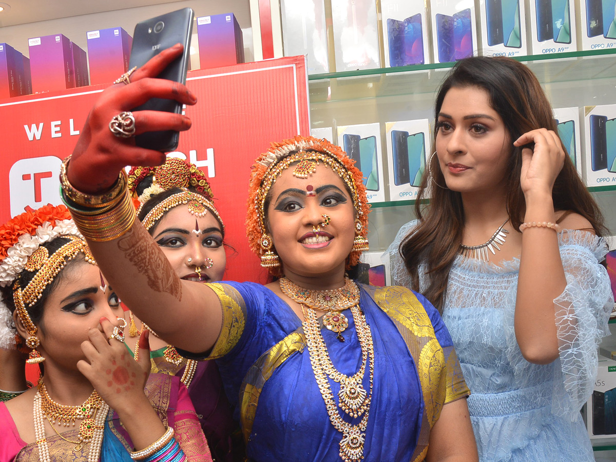 Payal Rajput Touch Mobiles Store Launch at Dilsukhnagar Photo Gallery - Sakshi2