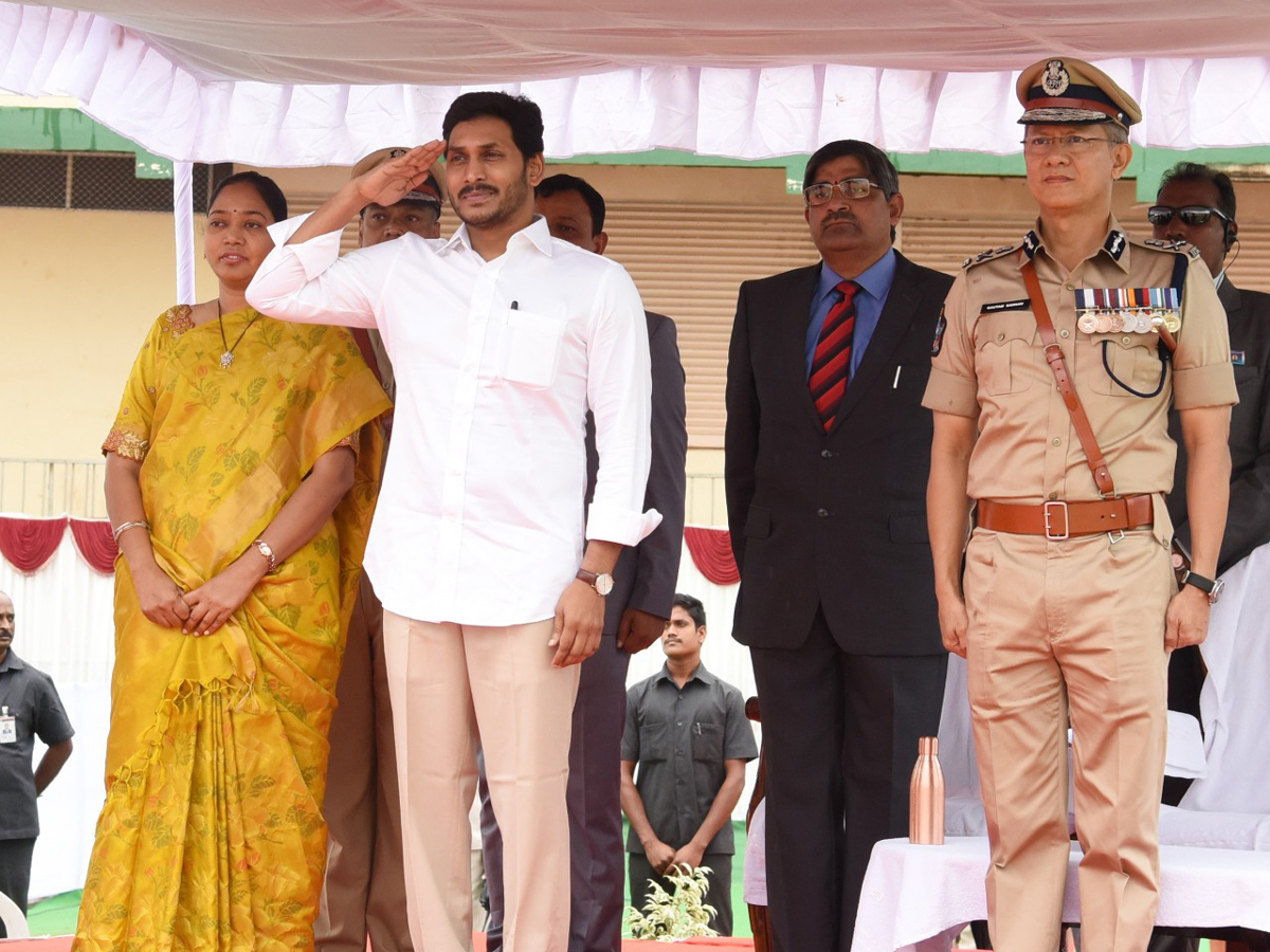 Ys Jagan Police Martyrs Commemoration Day At vijayawada - Sakshi1