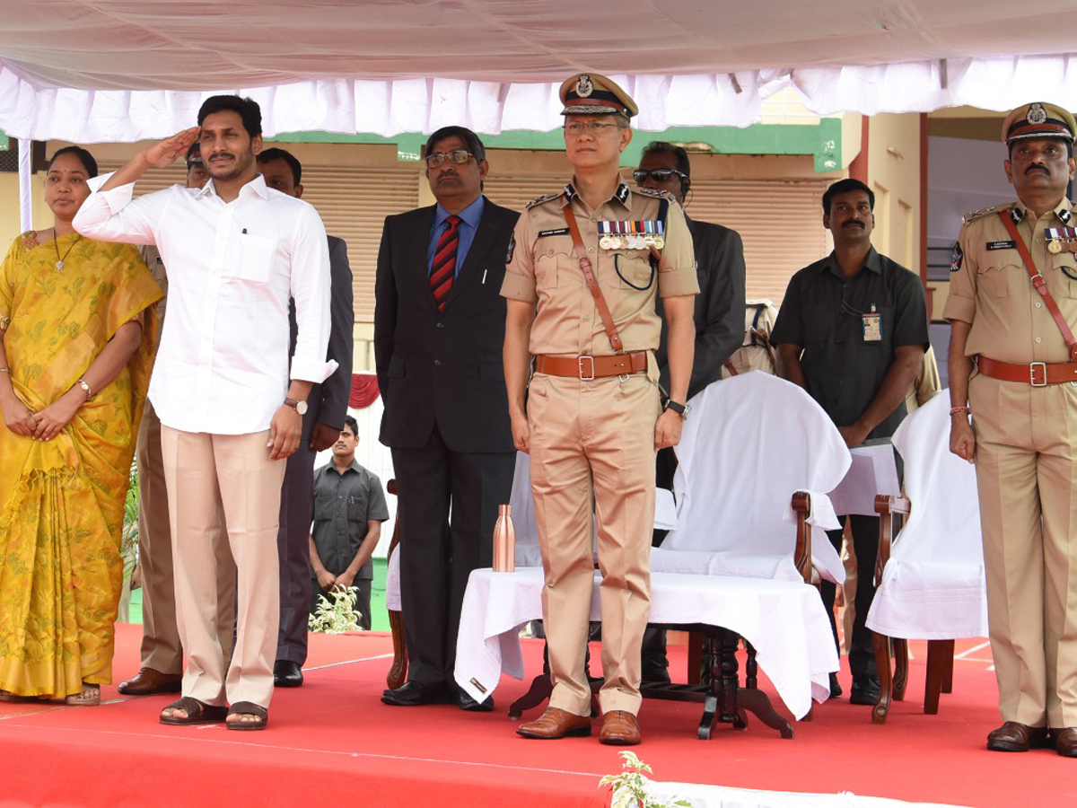 Ys Jagan Police Martyrs Commemoration Day At vijayawada - Sakshi10