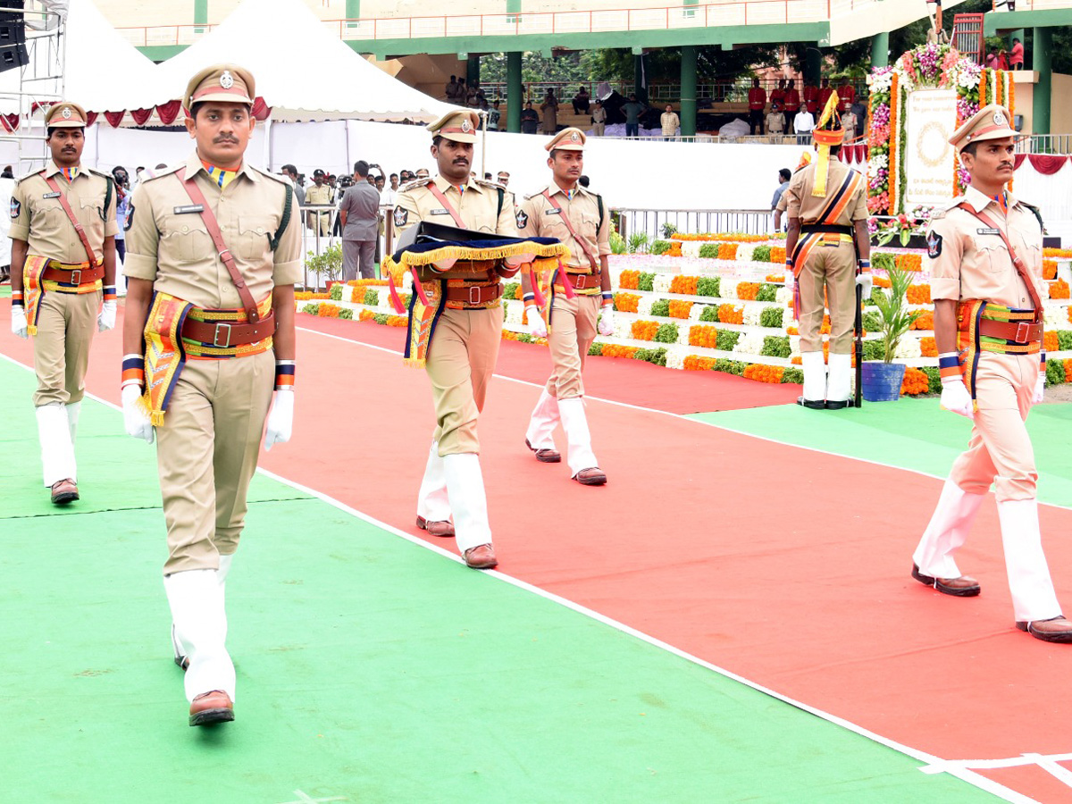 Ys Jagan Police Martyrs Commemoration Day At vijayawada - Sakshi11