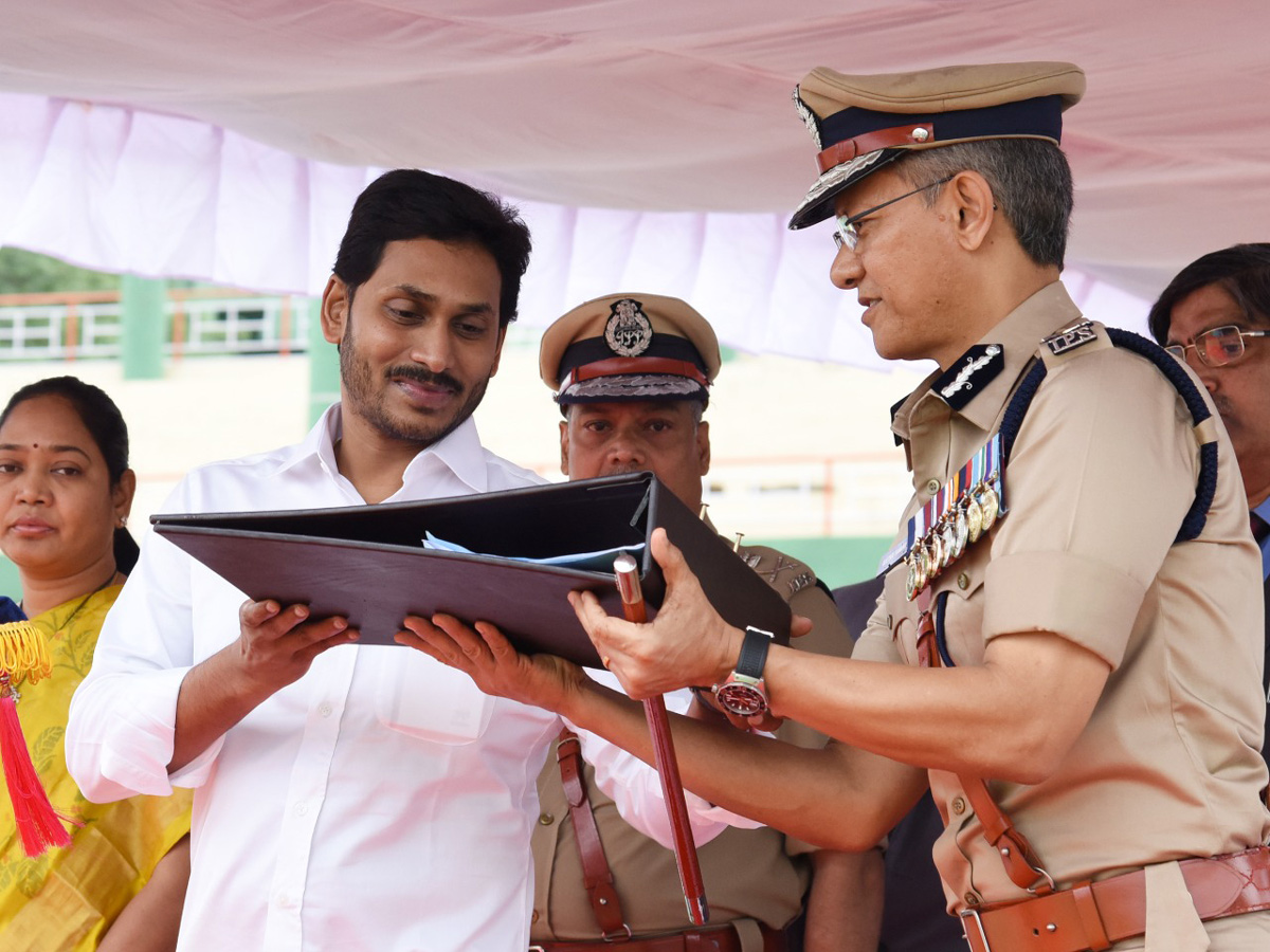 Ys Jagan Police Martyrs Commemoration Day At vijayawada - Sakshi12