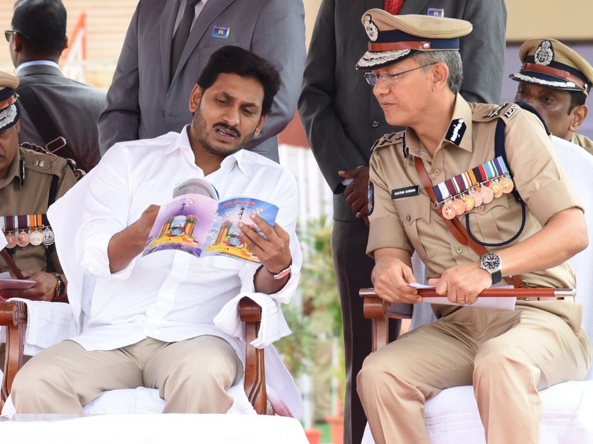 Ys Jagan Police Martyrs Commemoration Day At vijayawada - Sakshi15