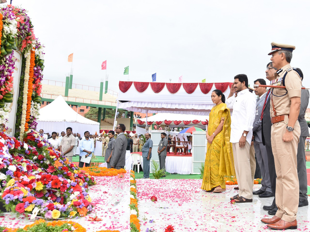 Ys Jagan Police Martyrs Commemoration Day At vijayawada - Sakshi18