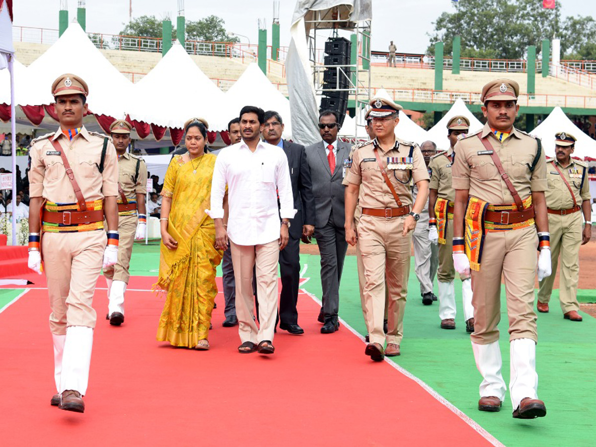 Ys Jagan Police Martyrs Commemoration Day At vijayawada - Sakshi21