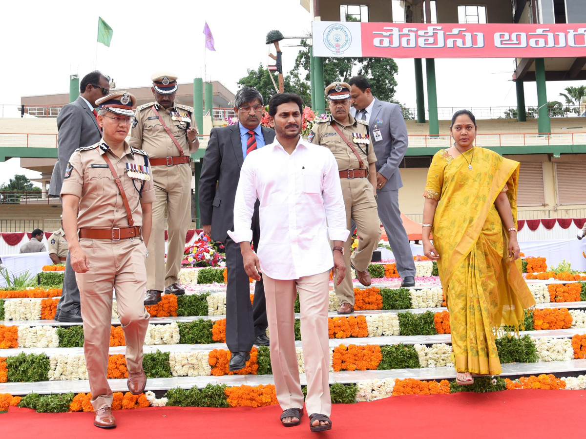 Ys Jagan Police Martyrs Commemoration Day At vijayawada - Sakshi23