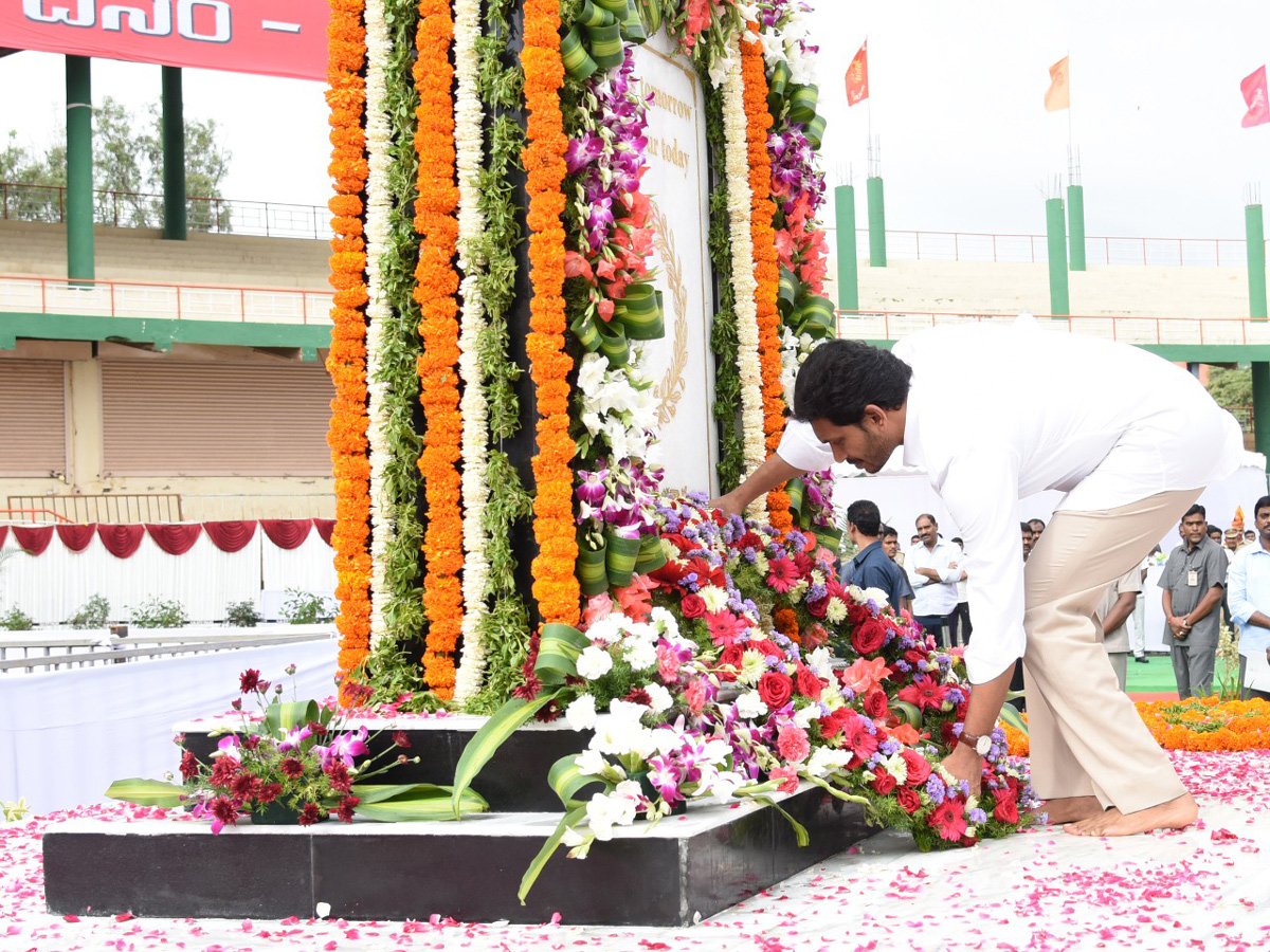 Ys Jagan Police Martyrs Commemoration Day At vijayawada - Sakshi3