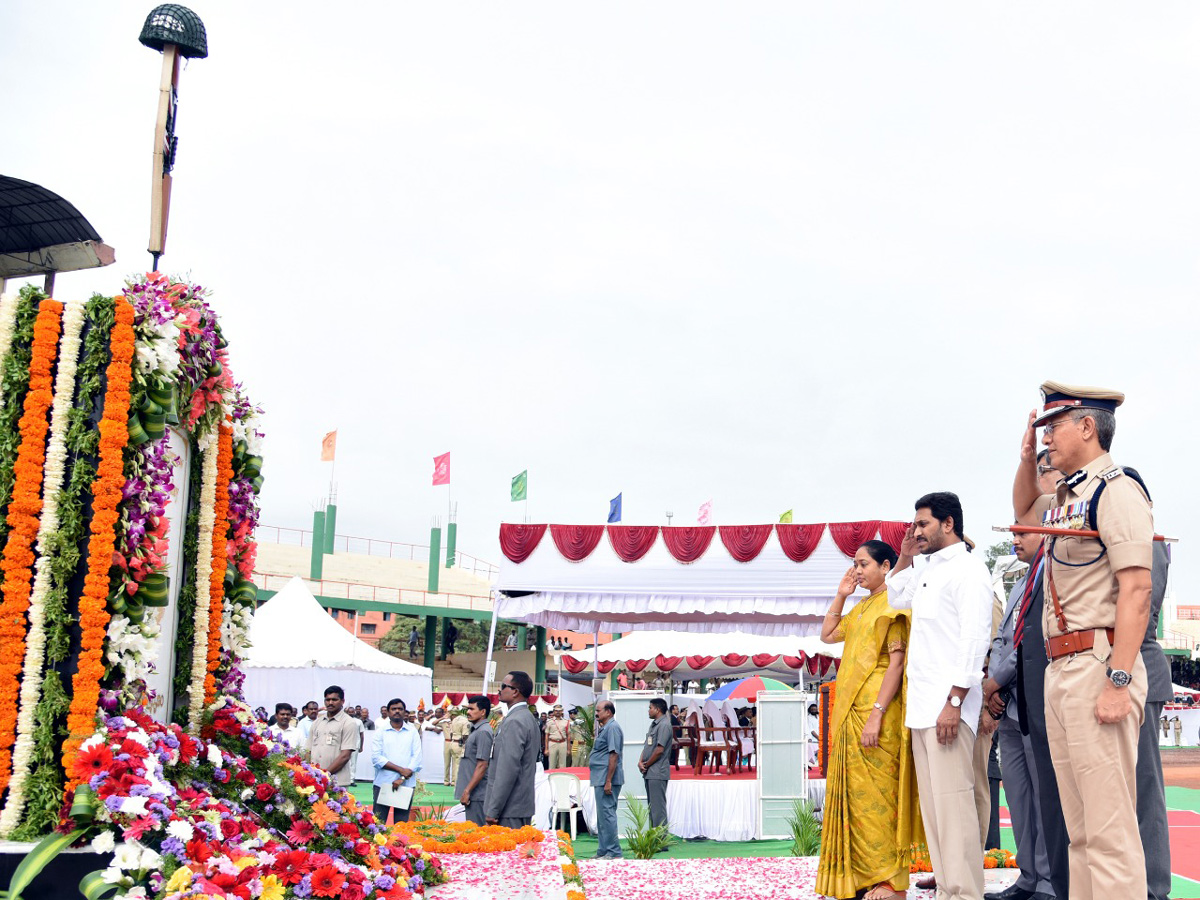 Ys Jagan Police Martyrs Commemoration Day At vijayawada - Sakshi30