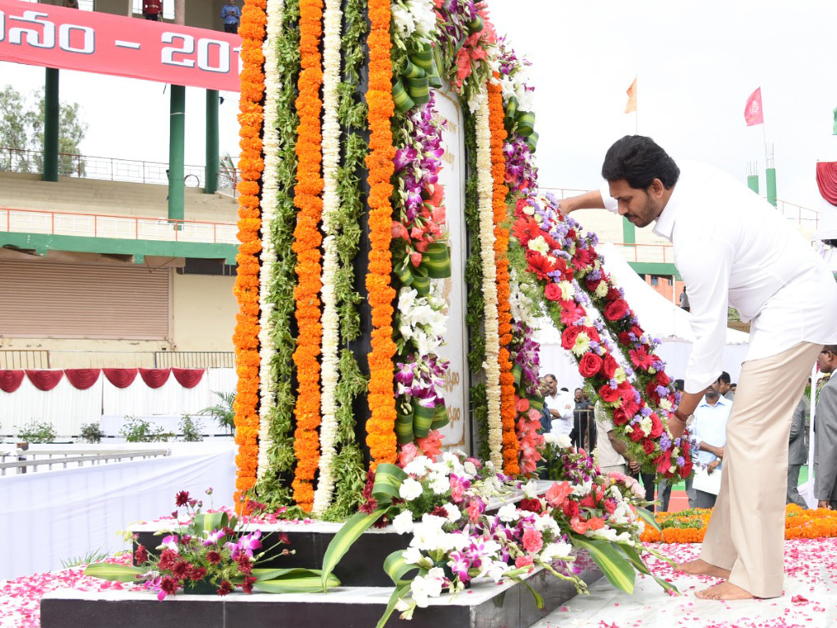 Ys Jagan Police Martyrs Commemoration Day At vijayawada - Sakshi4