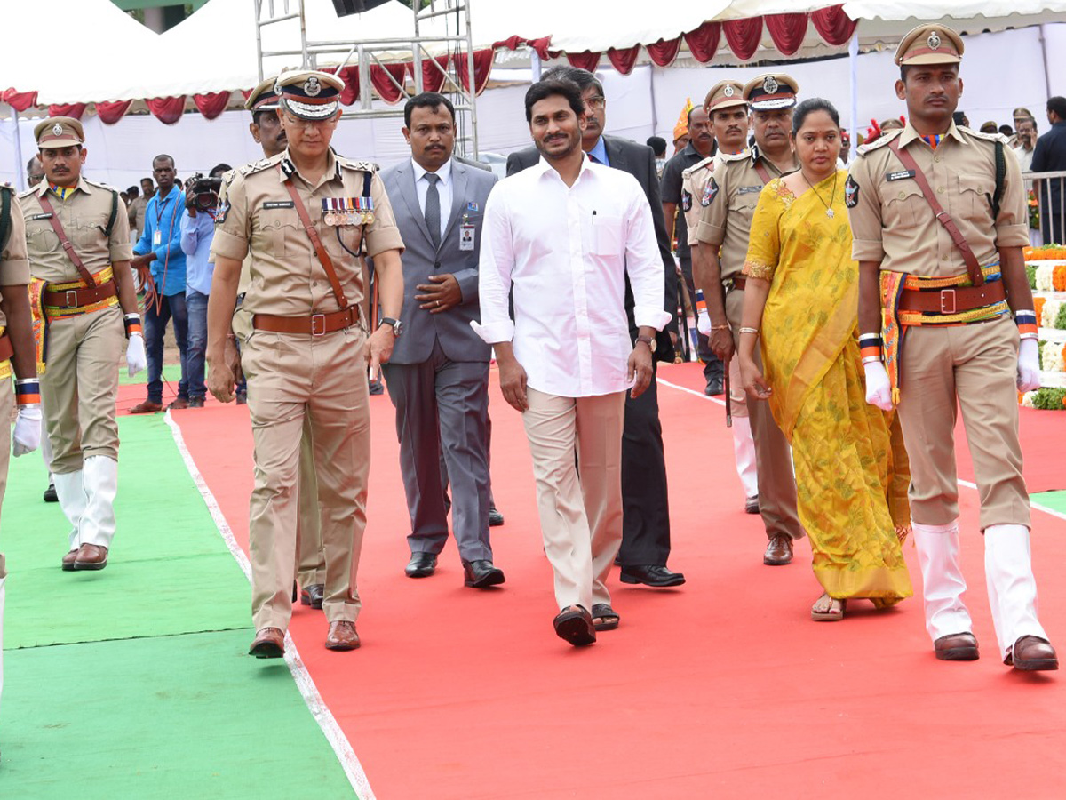 Ys Jagan Police Martyrs Commemoration Day At vijayawada - Sakshi6