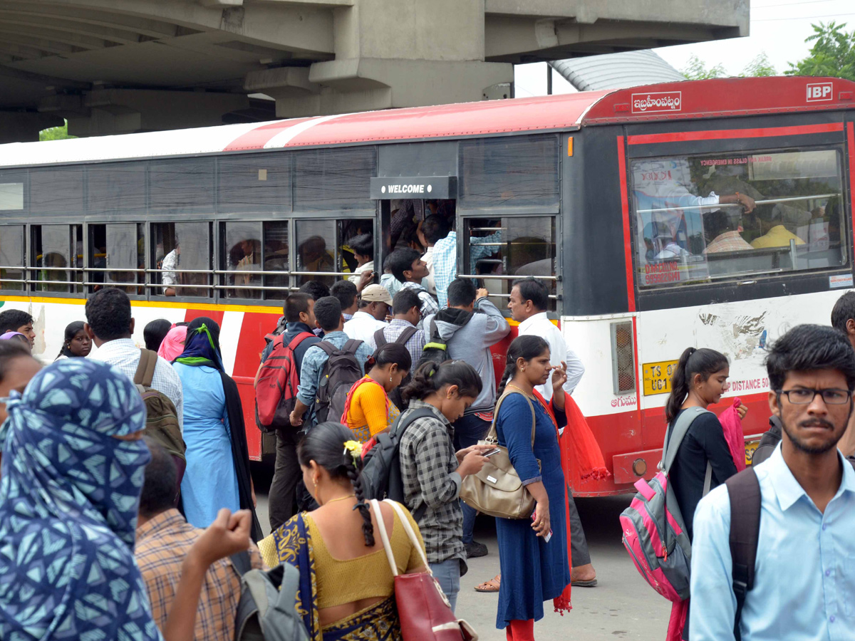 Students Facing Problems With TSRTC Strike - Sakshi10