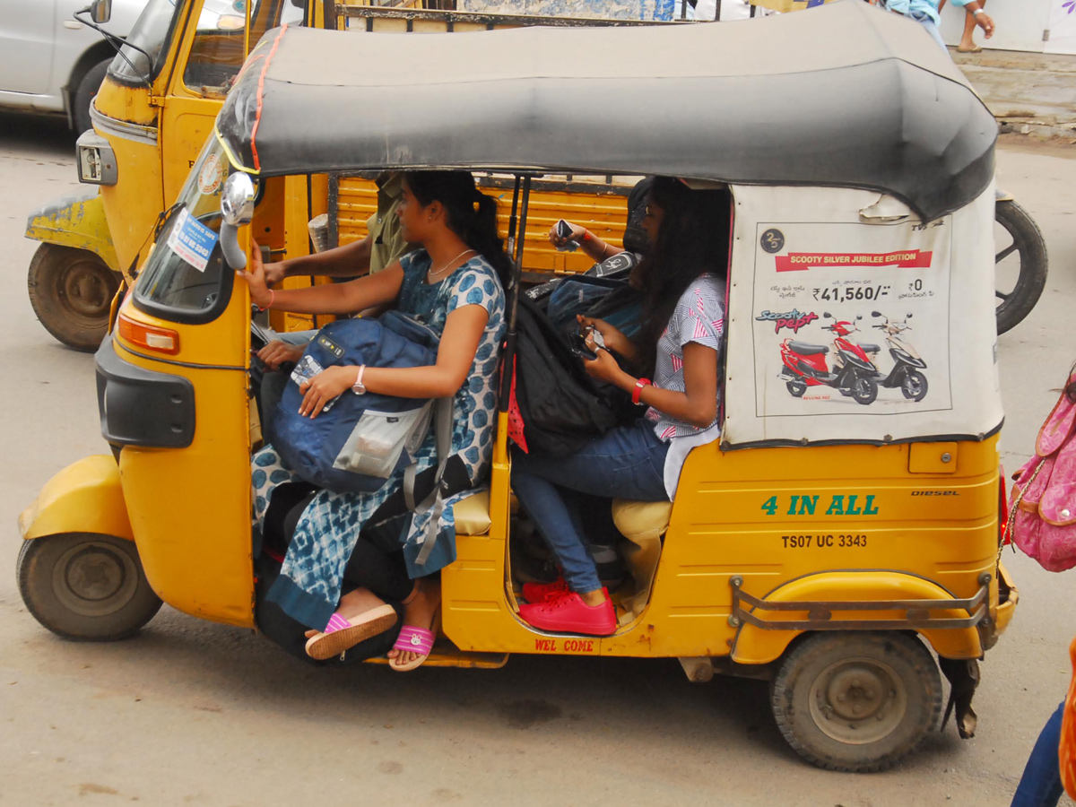 Students Facing Problems With TSRTC Strike - Sakshi1