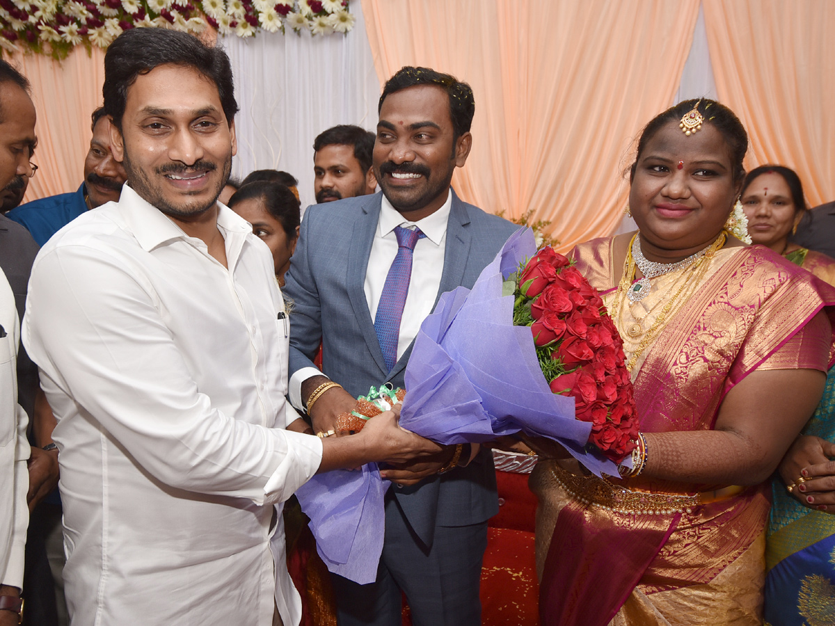 CM Jagan Attends Araku MP Goddeti Madhavi Marriage Reception In Vizag Photo Gallery - Sakshi1