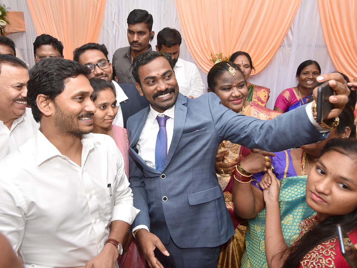 CM Jagan Attends Araku MP Goddeti Madhavi Marriage Reception In Vizag Photo Gallery - Sakshi2