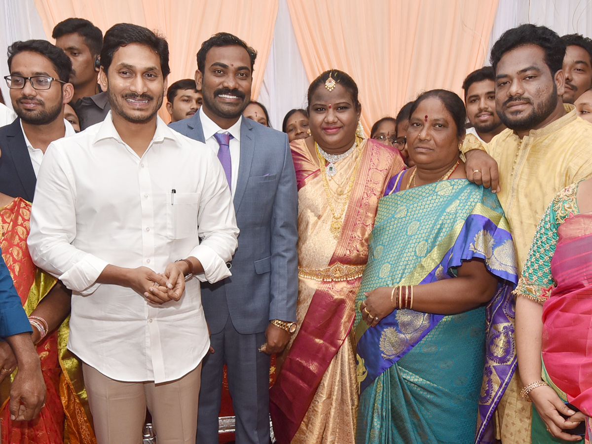 CM Jagan Attends Araku MP Goddeti Madhavi Marriage Reception In Vizag Photo Gallery - Sakshi4