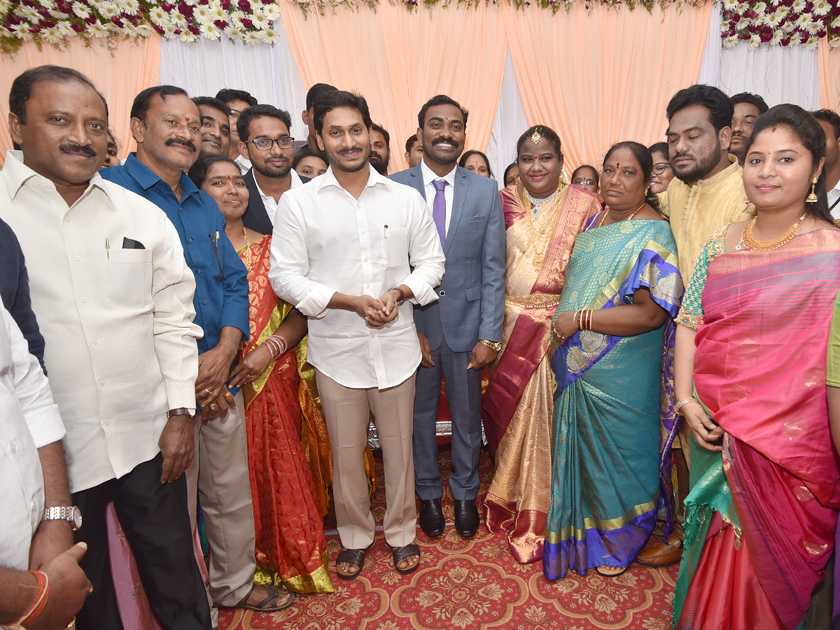 CM Jagan Attends Araku MP Goddeti Madhavi Marriage Reception In Vizag Photo Gallery - Sakshi6