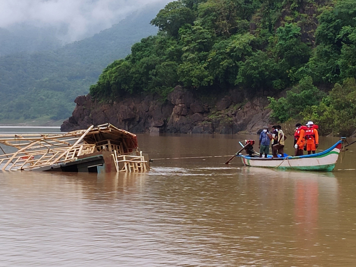 Kachuluru Boat Operation Success Photo Gallery - Sakshi15