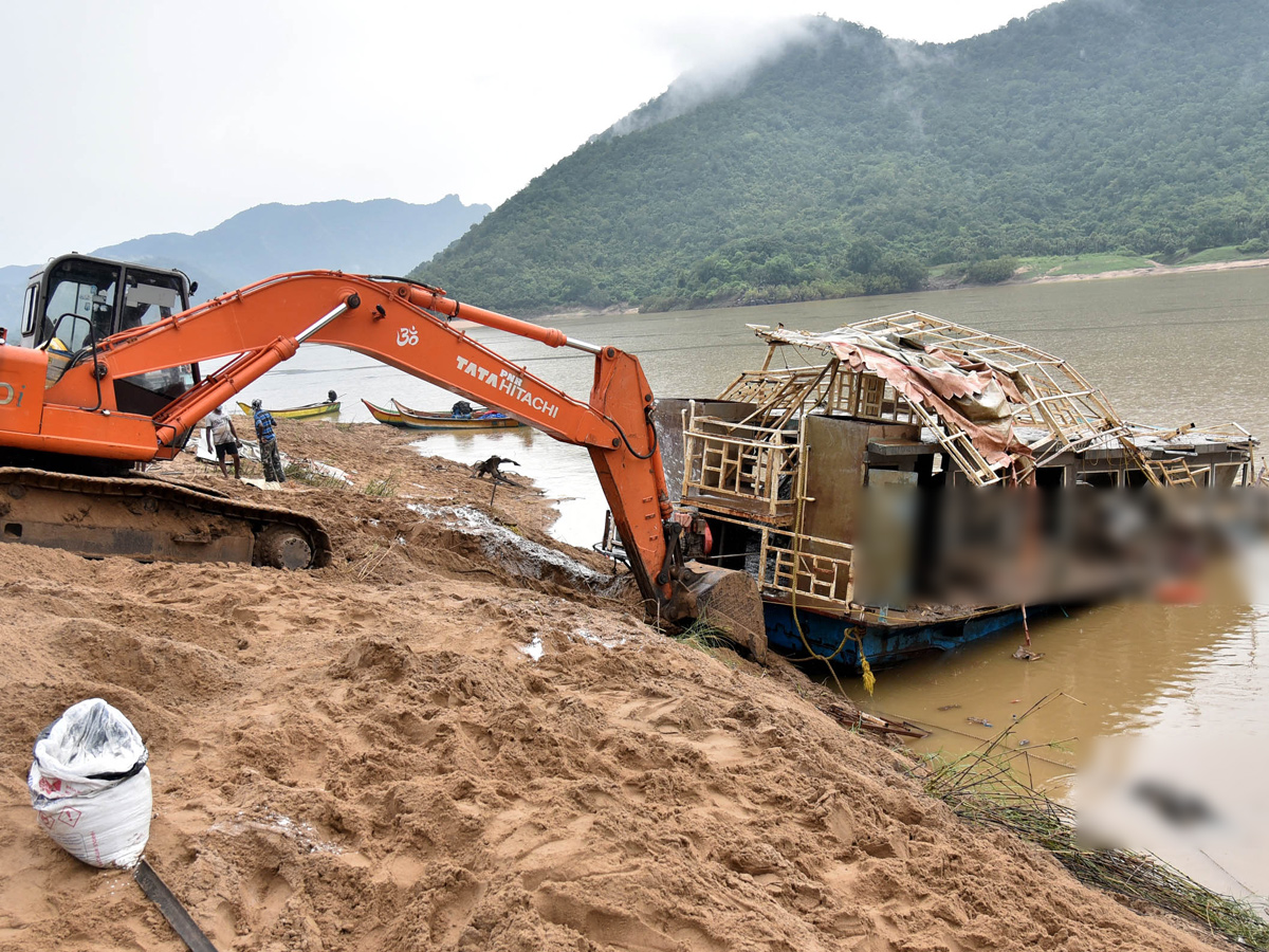 Kachuluru Boat Operation Success Photo Gallery - Sakshi8