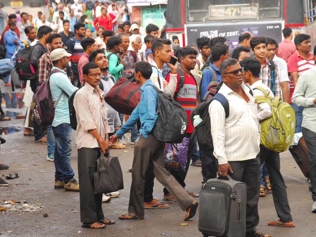 Students Facing Problems With TSRTC Strike - Sakshi11