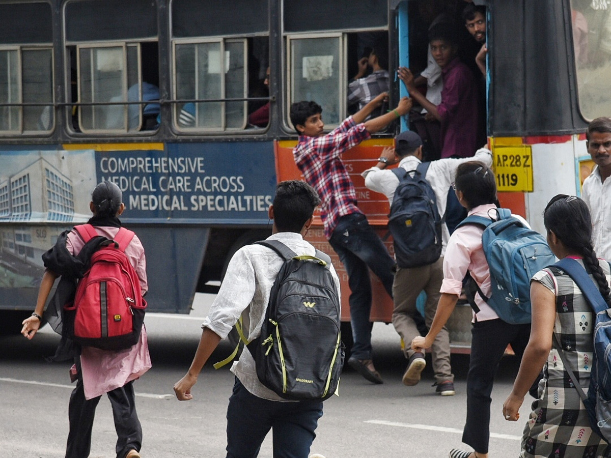 Students Facing Problems With TSRTC Strike - Sakshi13