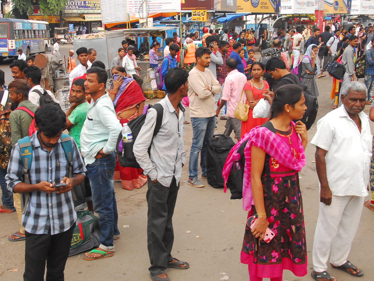 Students Facing Problems With TSRTC Strike - Sakshi20