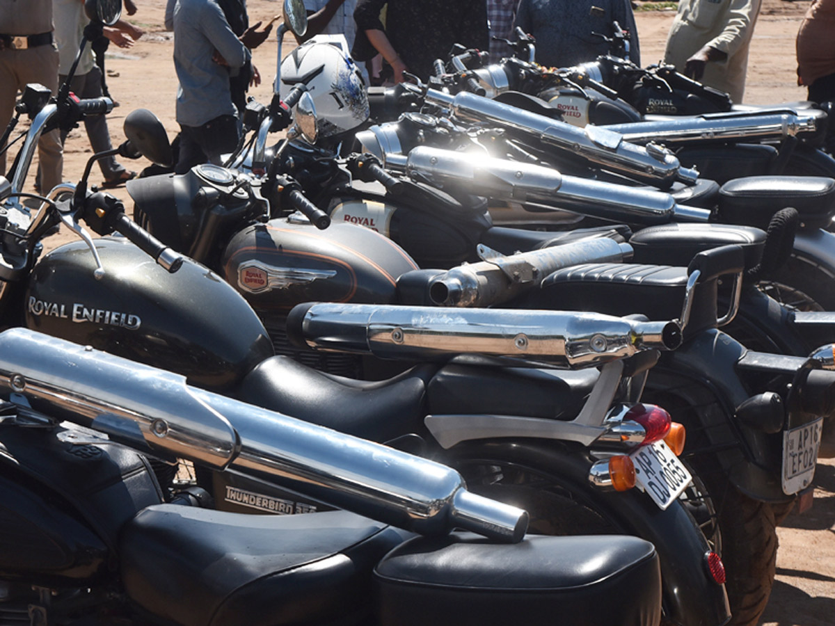 Bike Silencers Sound Counselling Traffic Police at Vijayawada Photo Gallery - Sakshi10