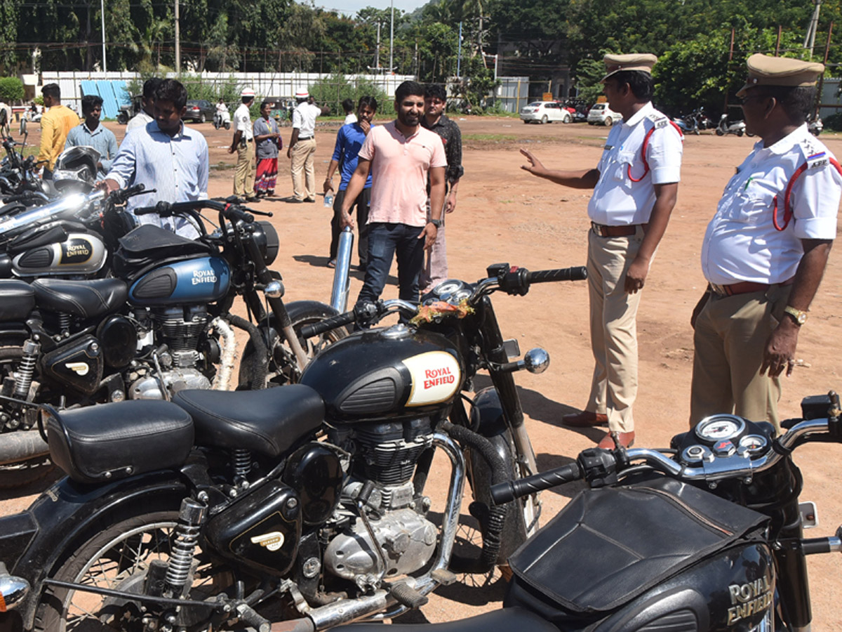 Bike Silencers Sound Counselling Traffic Police at Vijayawada Photo Gallery - Sakshi9