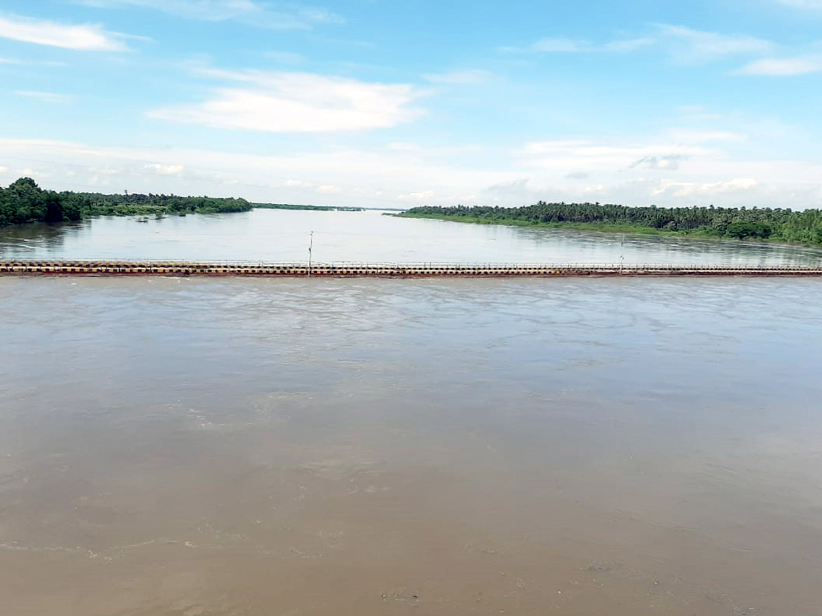 Heavy Flood Water Reaches Godavari and Krishna Rivers Photo Gallery - Sakshi12