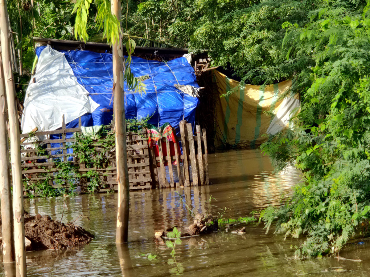 Heavy Flood Water Reaches Godavari and Krishna Rivers Photo Gallery - Sakshi2