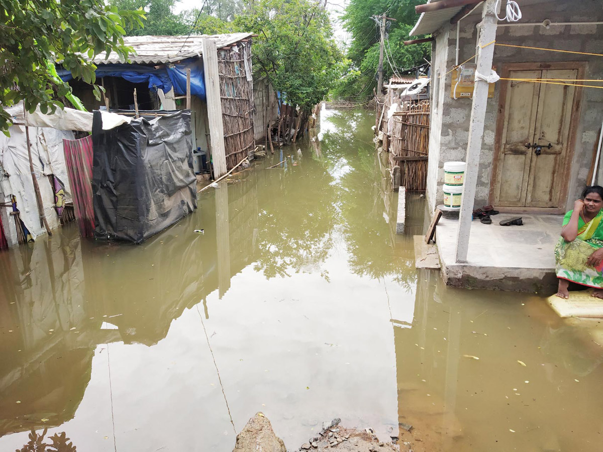 Heavy Flood Water Reaches Godavari and Krishna Rivers Photo Gallery - Sakshi20