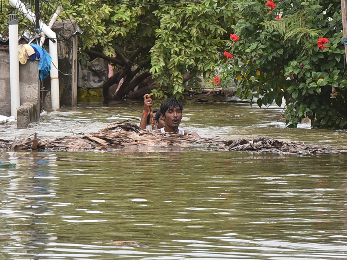 Heavy Flood Water Reaches Godavari and Krishna Rivers Photo Gallery - Sakshi24