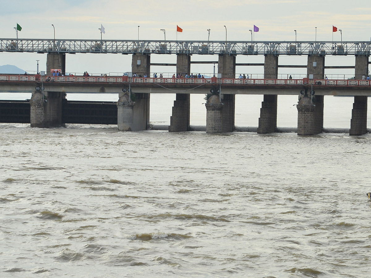 Heavy Flood Water Reaches Godavari and Krishna Rivers Photo Gallery - Sakshi26