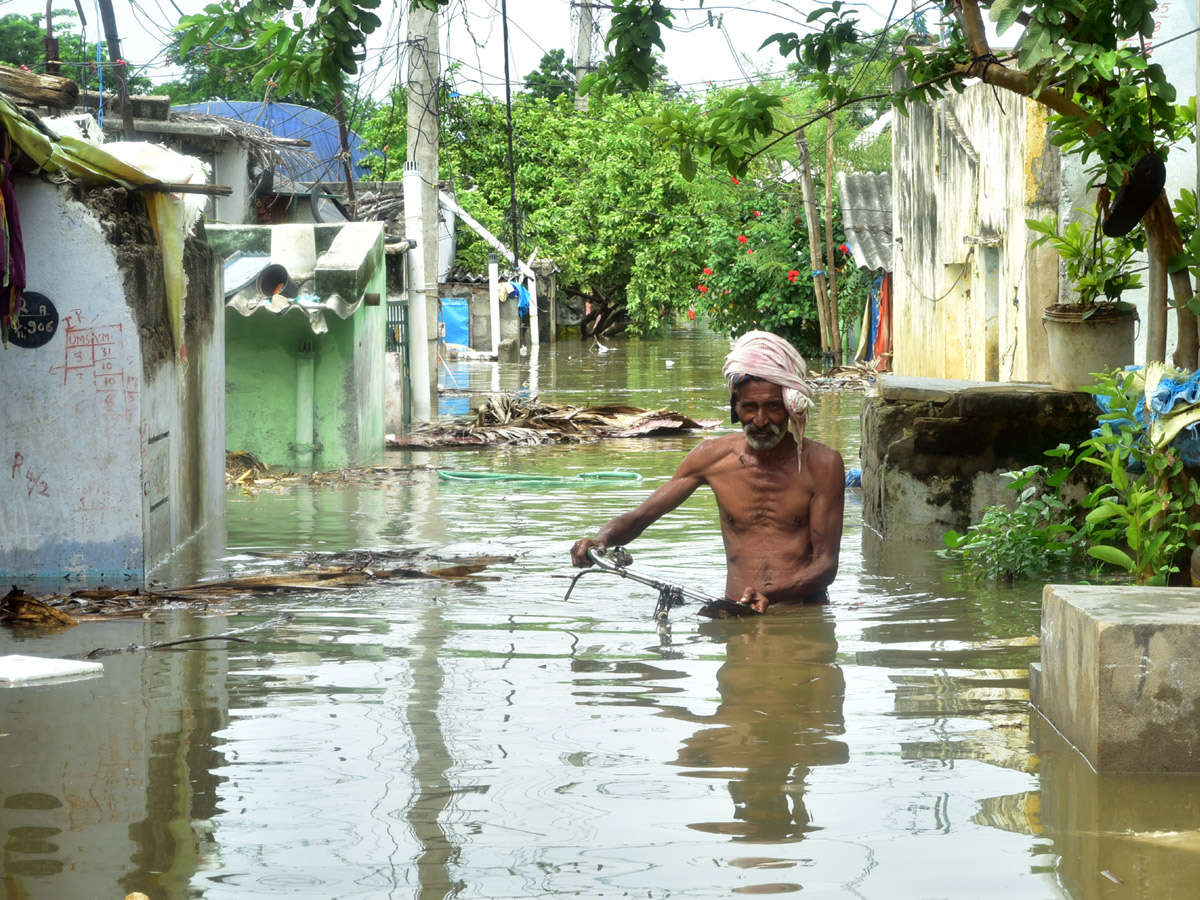 Heavy Flood Water Reaches Godavari and Krishna Rivers Photo Gallery - Sakshi32