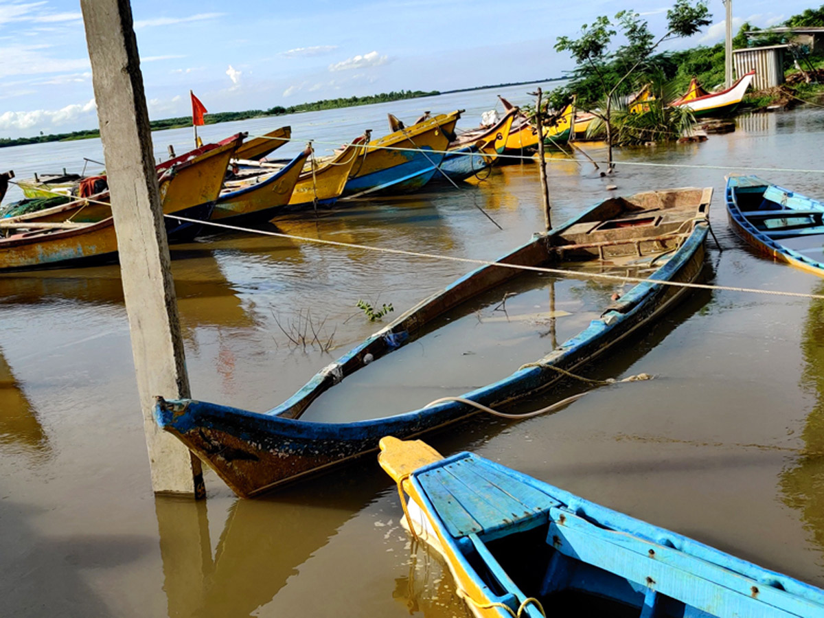 Heavy Flood Water Reaches Godavari and Krishna Rivers Photo Gallery - Sakshi7