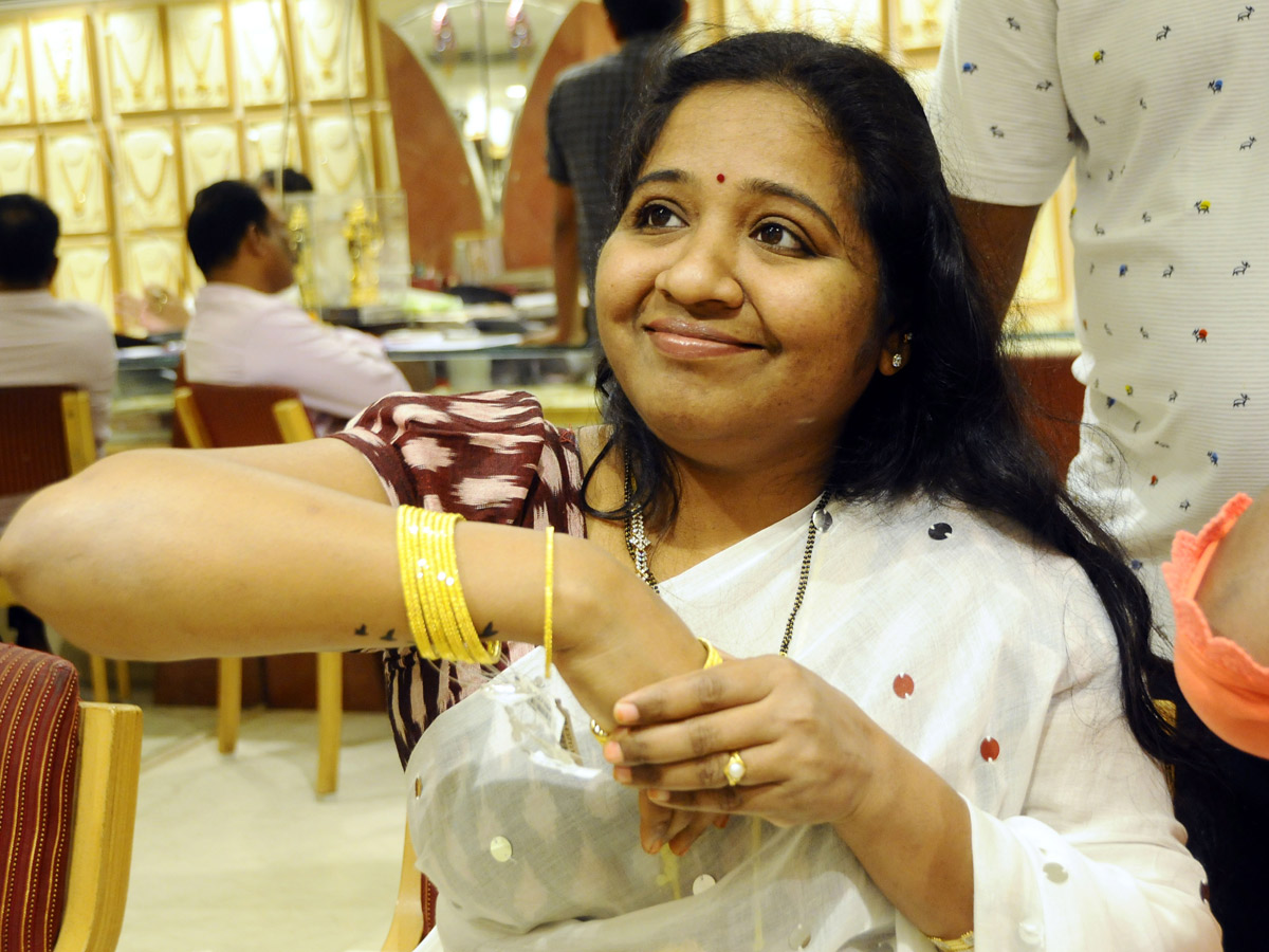 Huge Rush in Jewellery Shops for Dhanteras Photo Gallery - Sakshi19