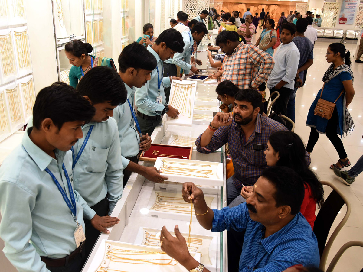 Huge Rush in Jewellery Shops for Dhanteras Photo Gallery - Sakshi5