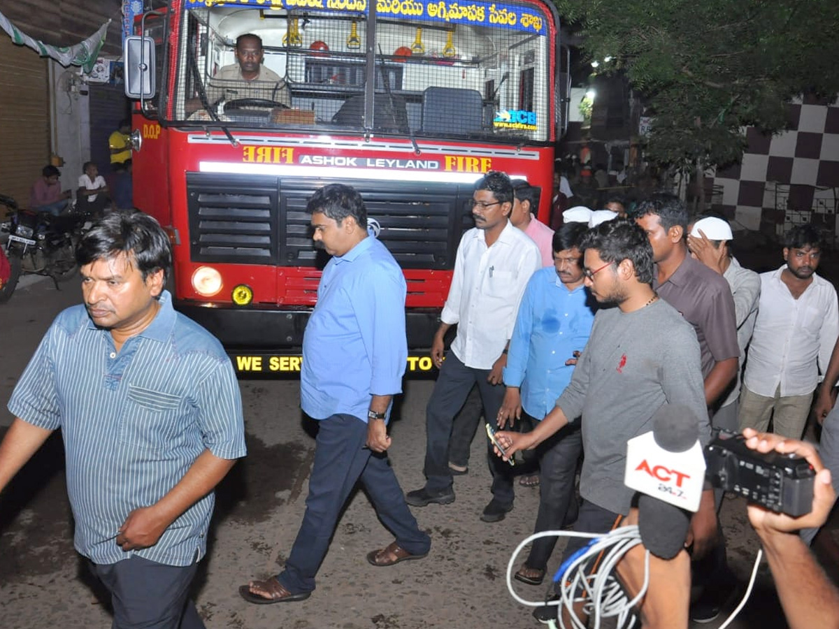 Nellore Chinna bazar fire Accident PHoto Gallery - Sakshi14