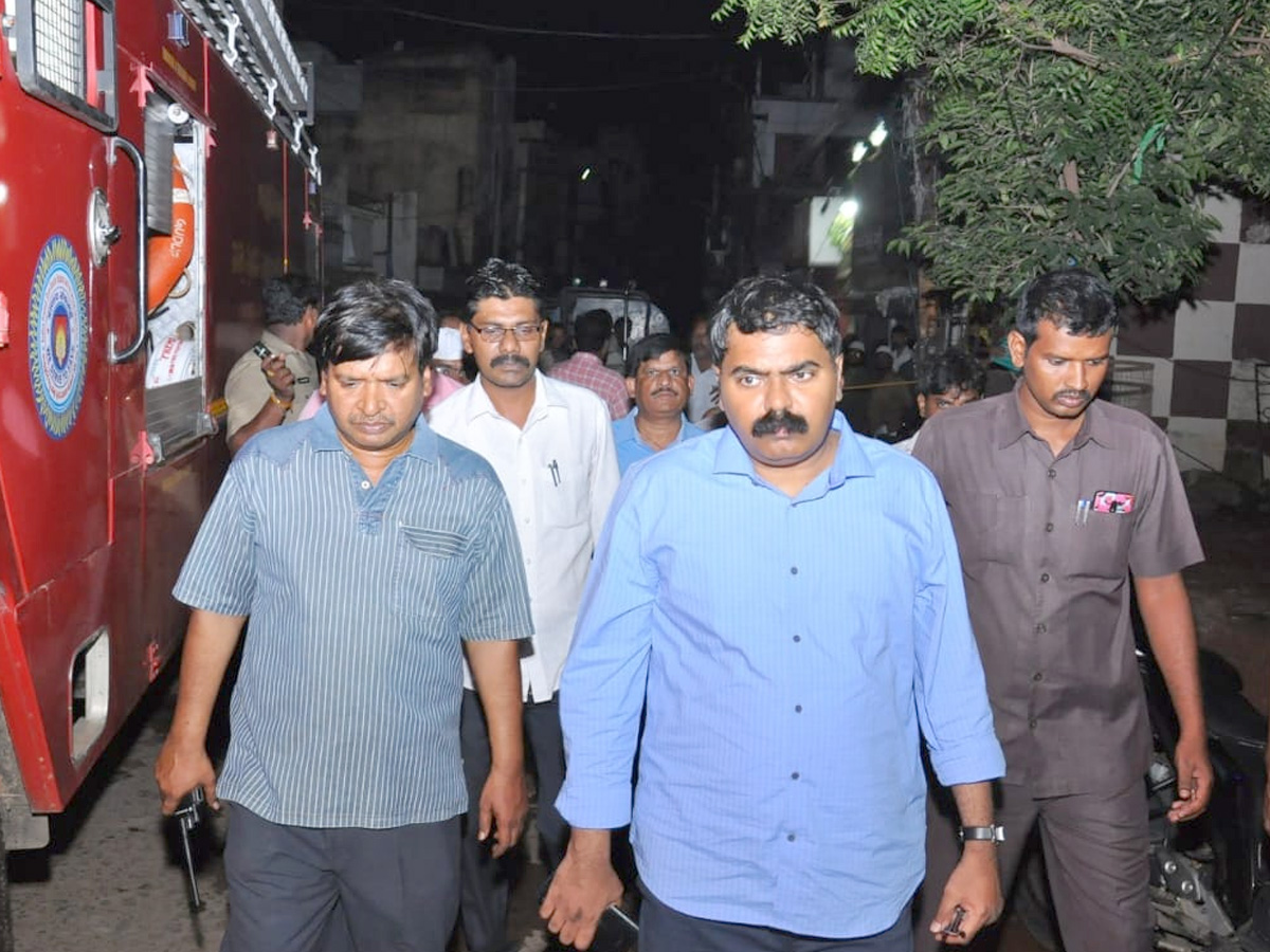 Nellore Chinna bazar fire Accident PHoto Gallery - Sakshi15