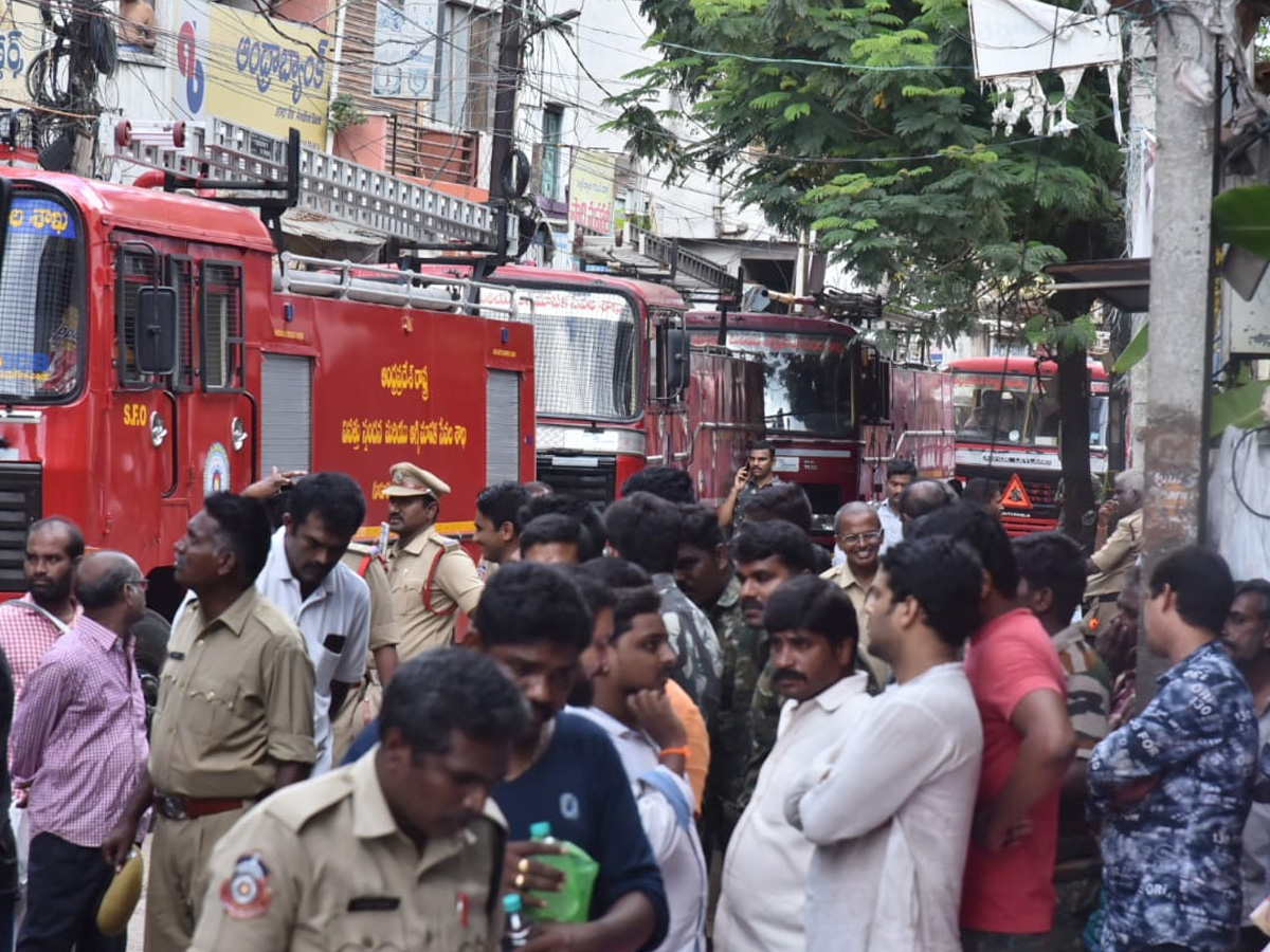 Nellore Chinna bazar fire Accident PHoto Gallery - Sakshi10