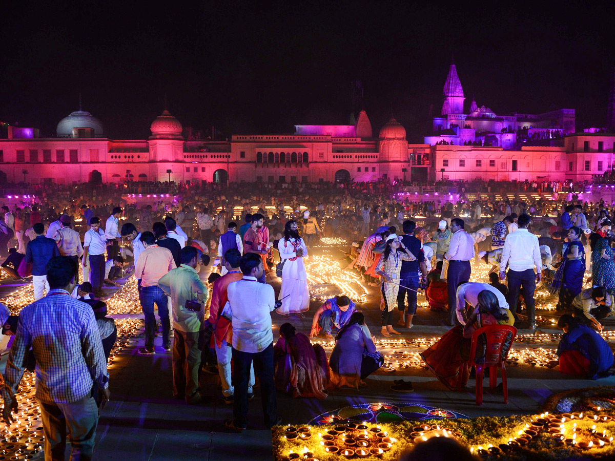 New Record As Nearly 6 Lakh Diyas Lit Up In Ayodhya Photo Gallery - Sakshi11