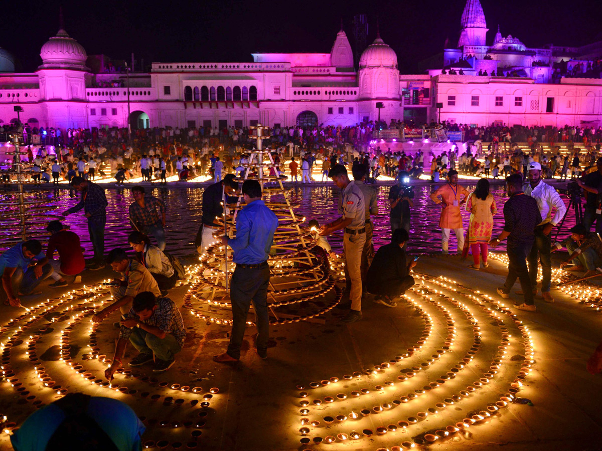 New Record As Nearly 6 Lakh Diyas Lit Up In Ayodhya Photo Gallery - Sakshi12