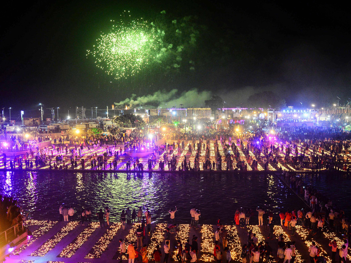 New Record As Nearly 6 Lakh Diyas Lit Up In Ayodhya Photo Gallery - Sakshi7