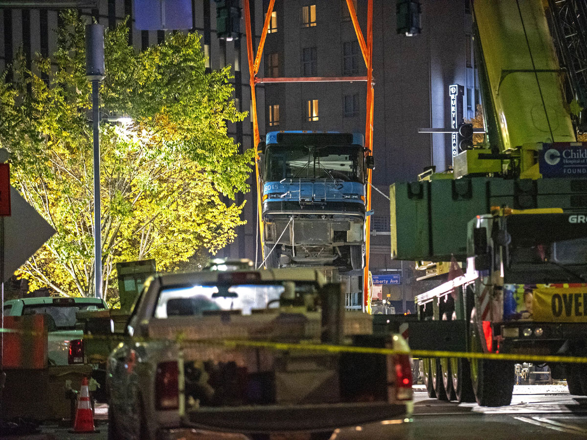 Cranes Remove Bus Partially Swallowed by Pittsburgh Sinkhole - Sakshi6