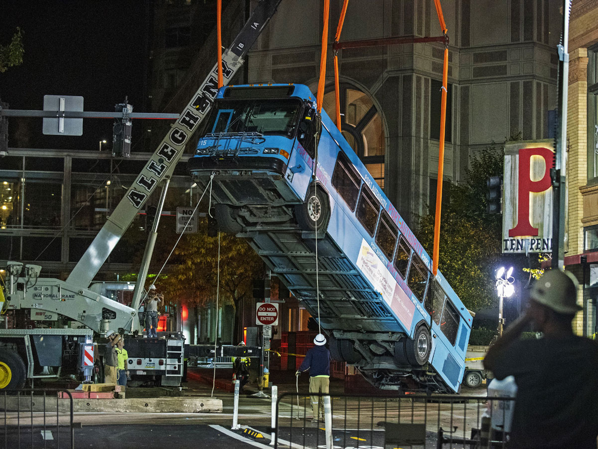 Cranes Remove Bus Partially Swallowed by Pittsburgh Sinkhole - Sakshi7