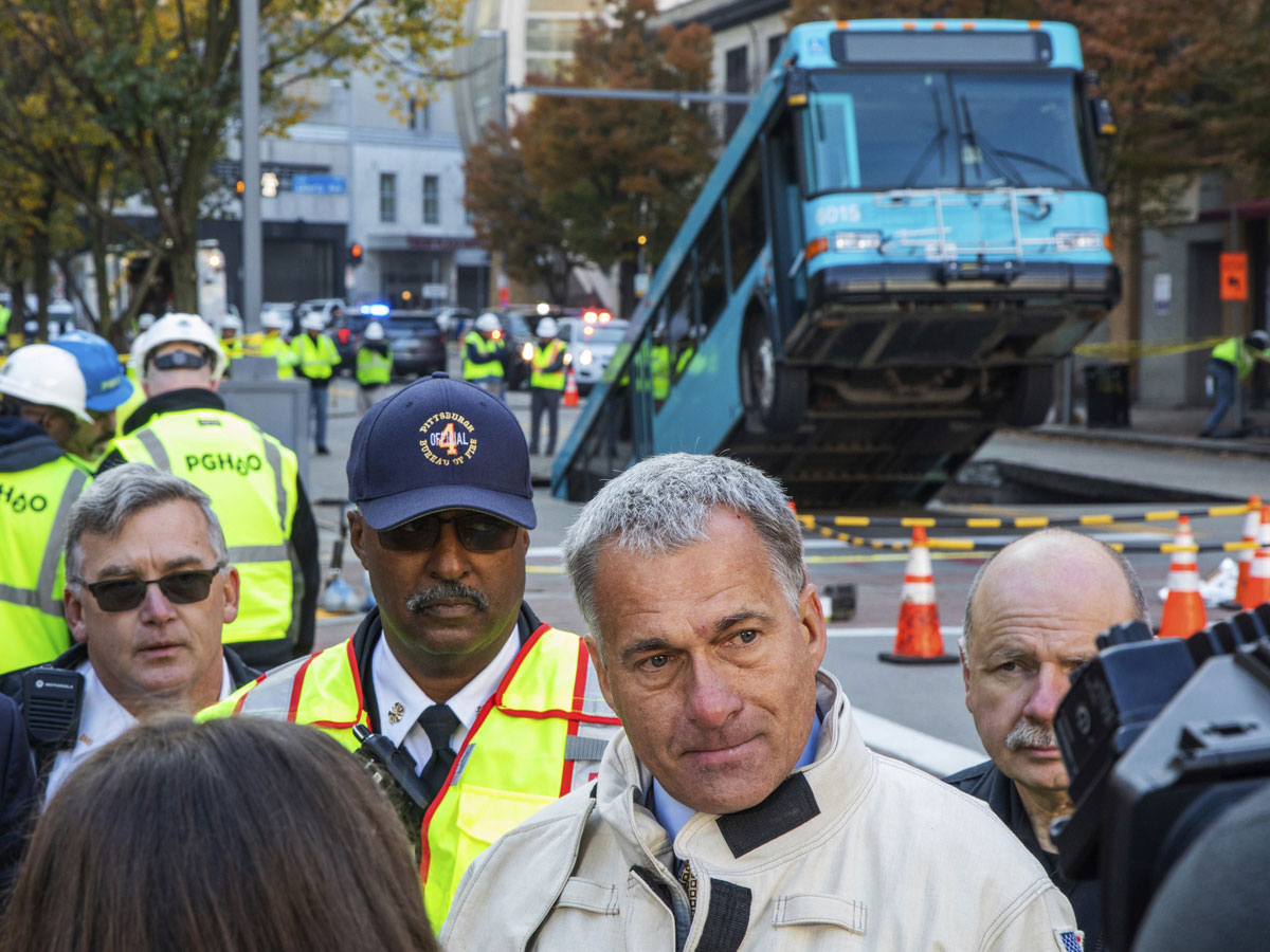 Cranes Remove Bus Partially Swallowed by Pittsburgh Sinkhole - Sakshi8