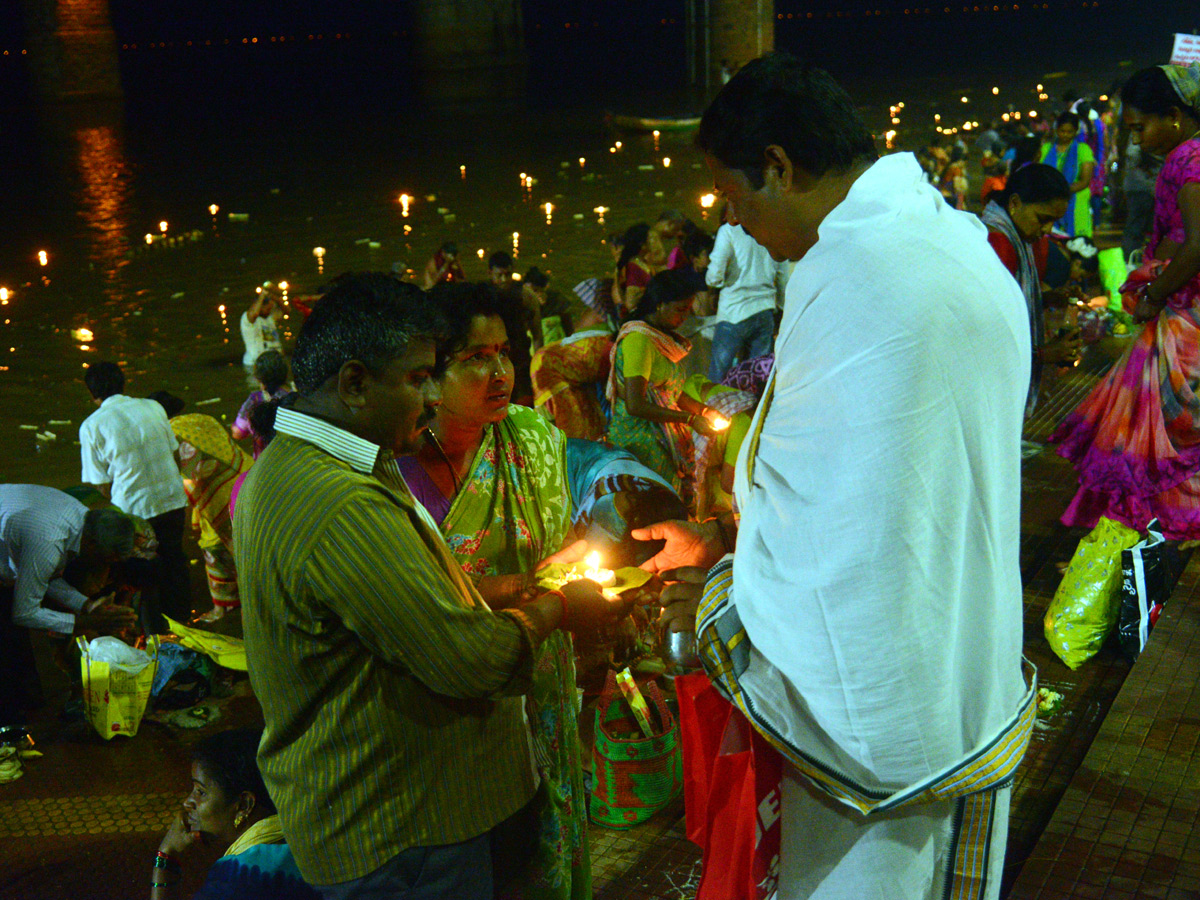 Karthika Masam Celebrations at Pushkar Ghat Rajahmundry Photo Gallery - Sakshi10