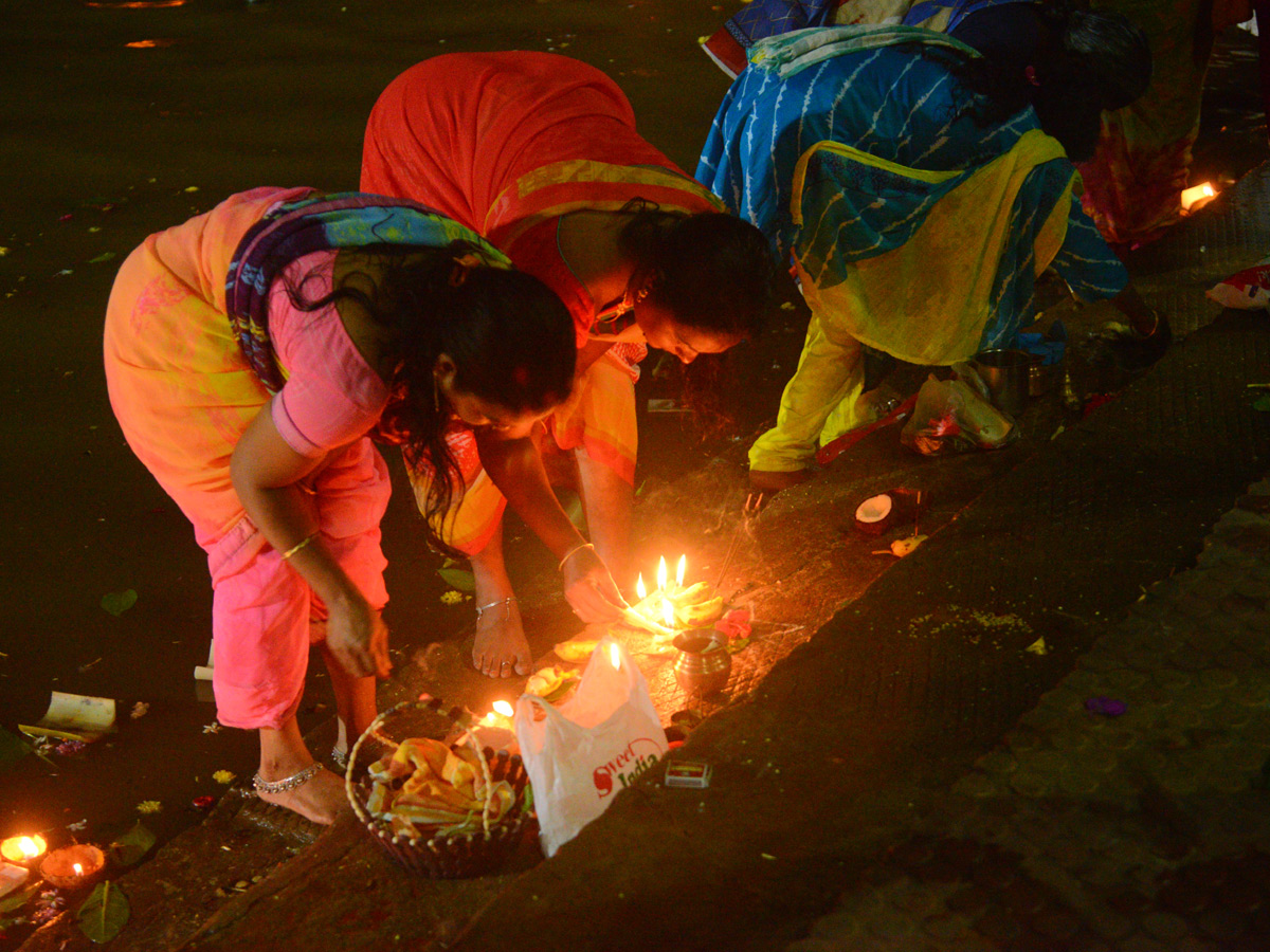 Karthika Masam Celebrations at Pushkar Ghat Rajahmundry Photo Gallery - Sakshi13